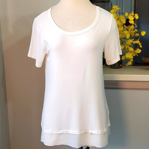 Nine west tunic cream color top. Short sleeves size medium. Chiffon at hem. - Picture 1 of 7